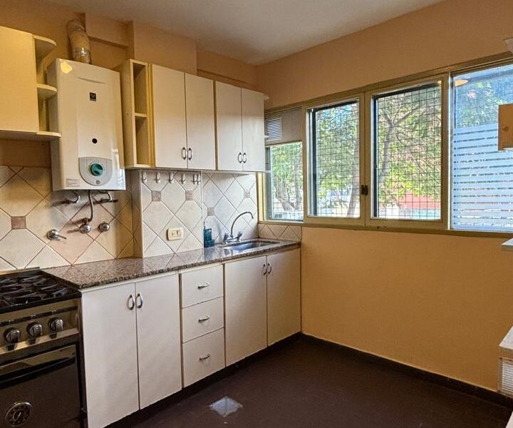 Italia al 400, piso 3 externo balcon.